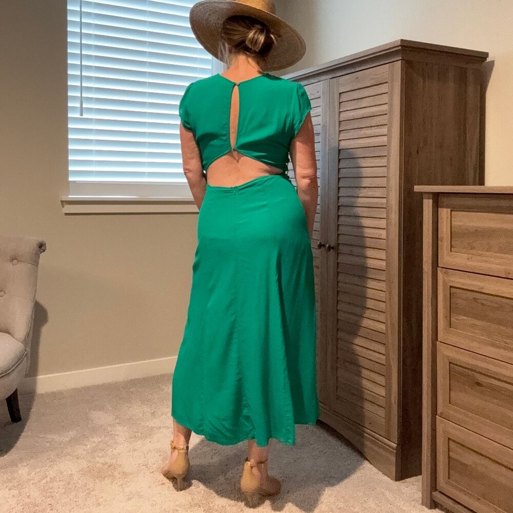 VICI Kelly Green Crewneck Midi Dress with Back Cut-Out and Front Knee Slit